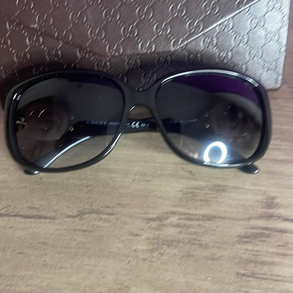 Gucci Black Sunglasses with Case - Picture 2 of 10